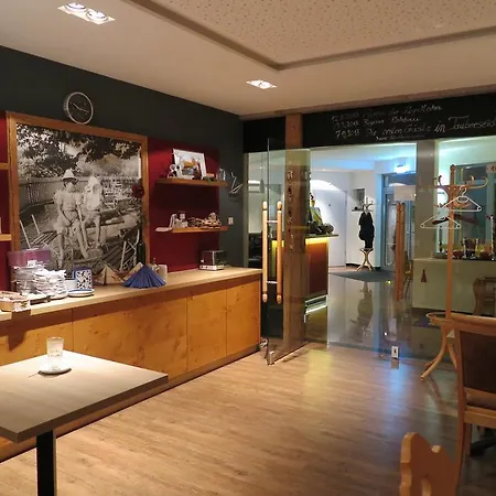 兰德嘎斯霍夫祖姆赫斯晨酒店 招待所 陶博雷特斯海姆